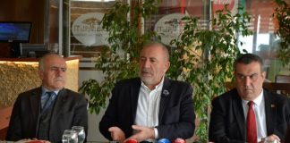 Gürsel Tekin: “Türkiye’de siyaset yolsuzluk ve yoksulluk arasına sıkıştı”