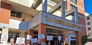 Pendik Belediyesi önünde ‘evlerinin yapılmasının engellendiğini’ belirten kitle açıklama yaptı